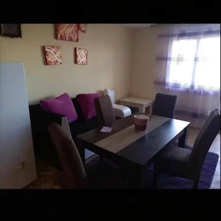 Krstic アパート *